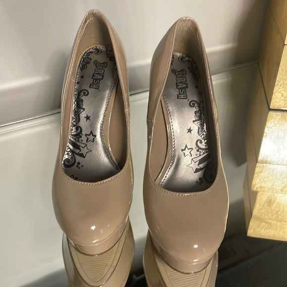 Brash Shoes - Brash womens tan high heels size 7W